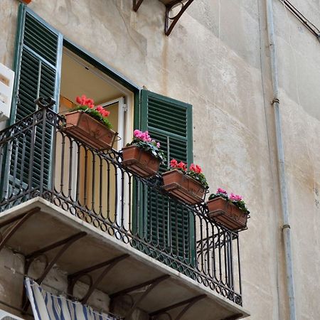 Real Teatro Umberto I Bed & Breakfast Palermo Eksteriør bilde