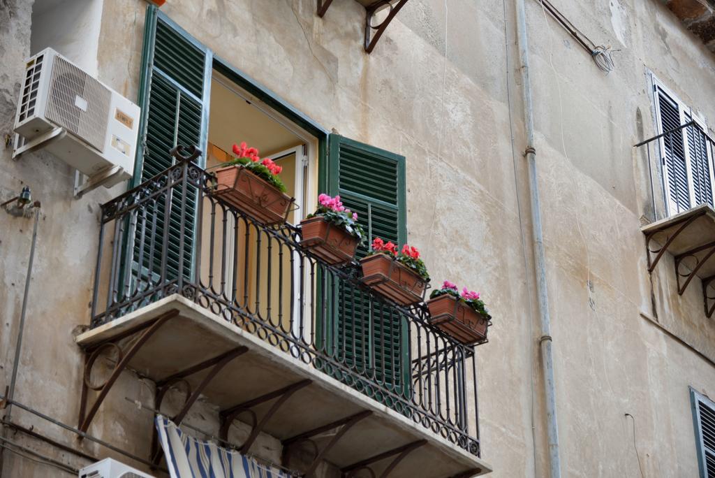 Real Teatro Umberto I Bed & Breakfast Palermo Eksteriør bilde
